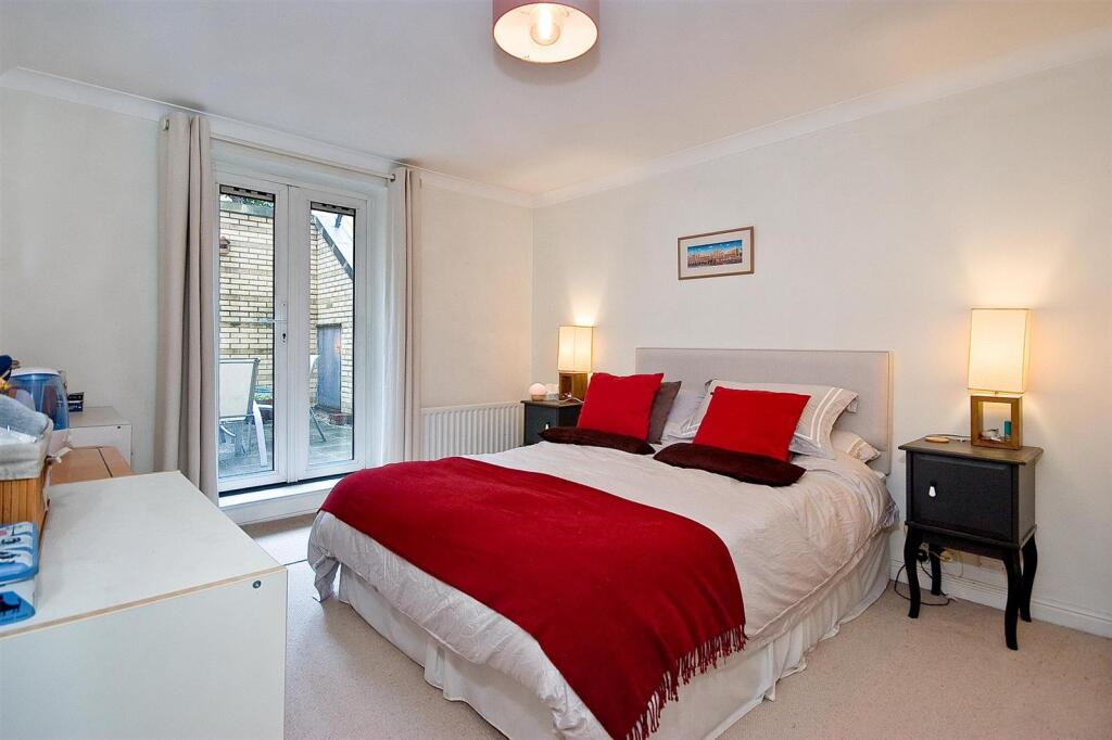 Apartment in London - View 2