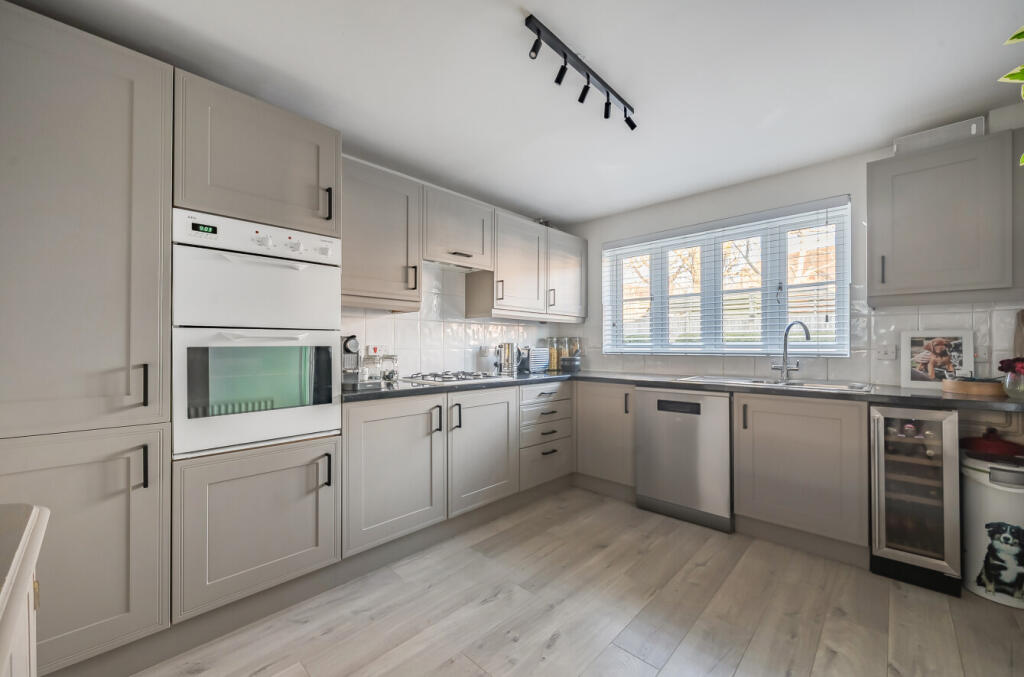 Coppice Place, Wormley, Godalming, Surrey, GU8 photo 3
