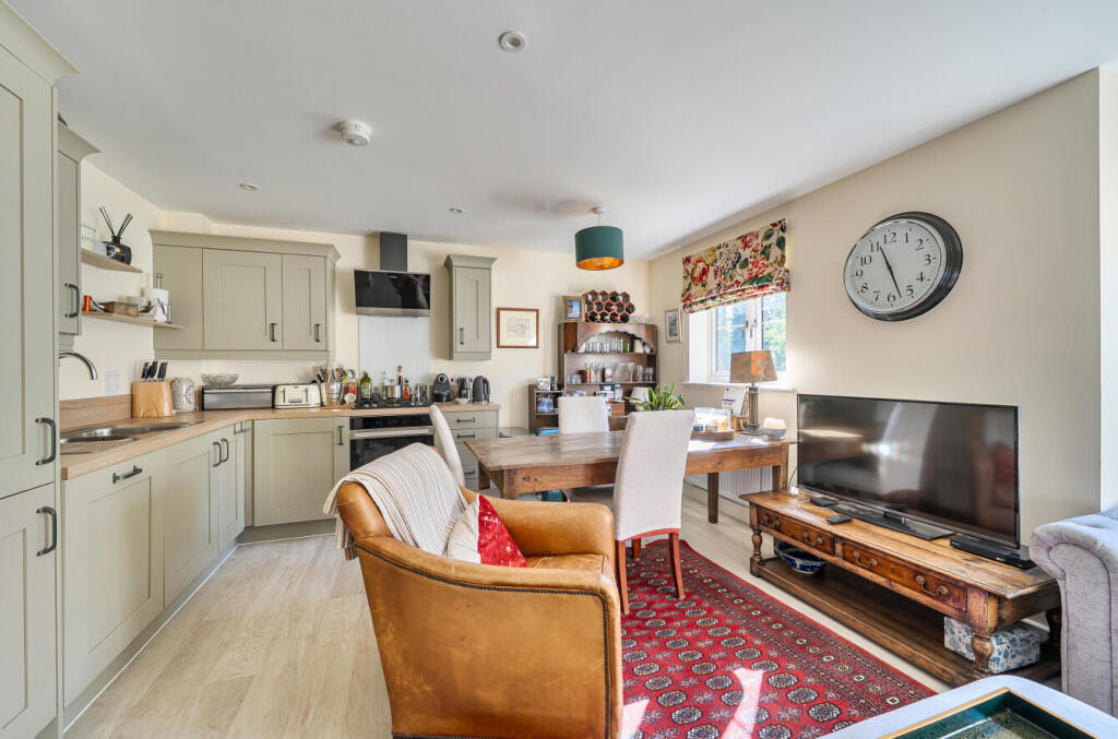 Apartment in Eastleigh, Homewood Park - View 2