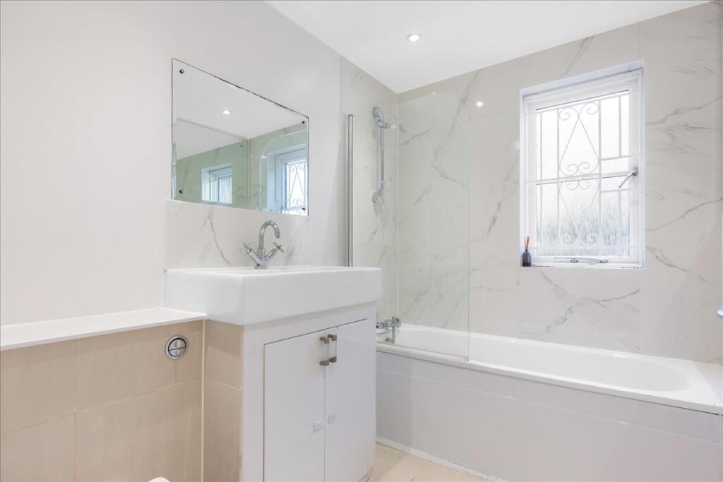 Apartment in London - More