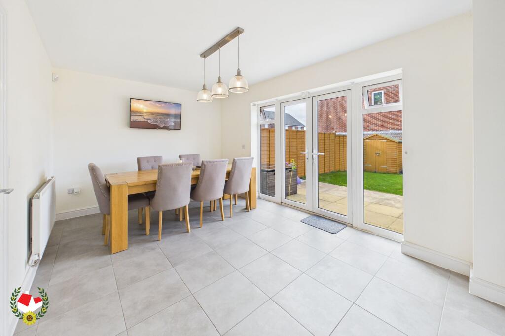 House in Gloucester - View 5