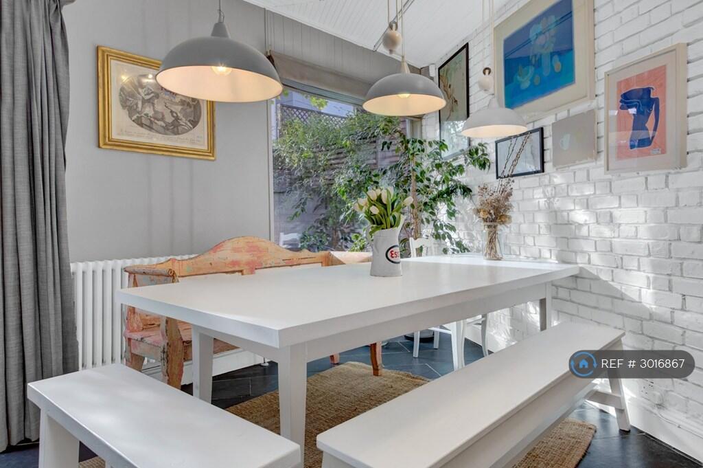 House in London - View 5