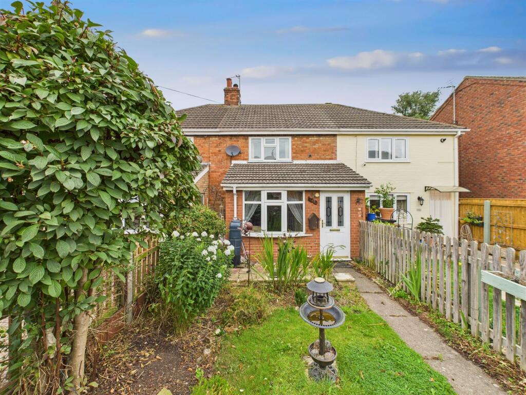 3-bed terraced on Eastfield Road, Louth, £145,000
