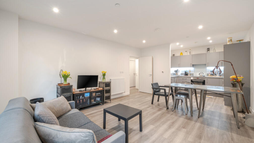 Main image of property: 2 Green Ferry Way, Walthamstow, E17 6AU