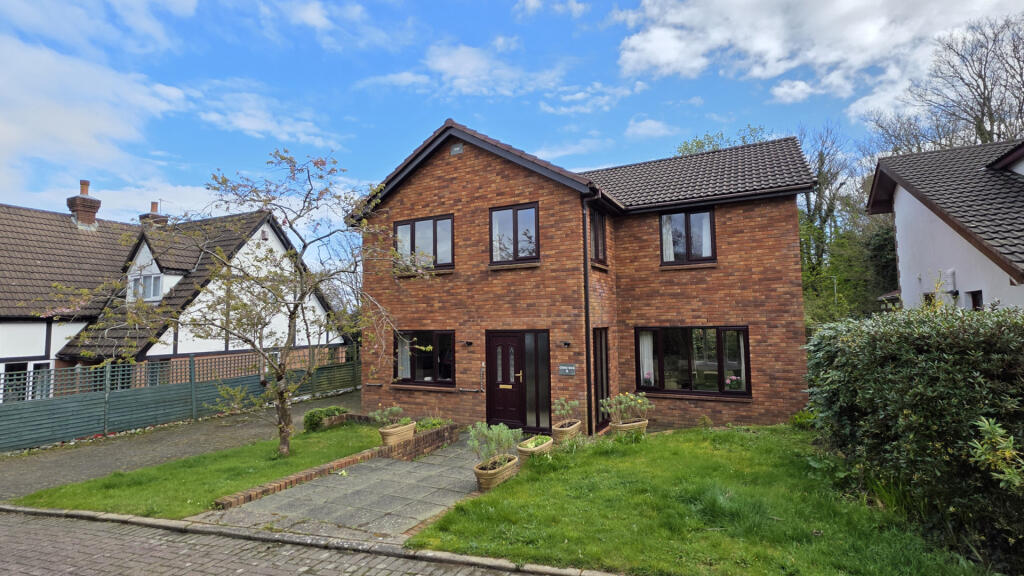 Main image of property: 8 Manor Lane, Farmhill, Douglas, IM2 2NX