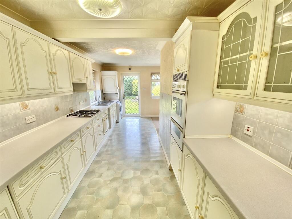 Brackendale, Potters Bar photo 4