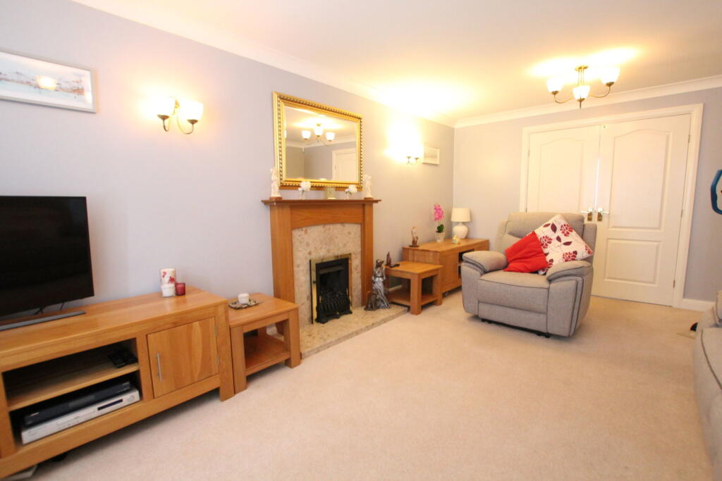 House in Sandy, Central Bedfordshire - More