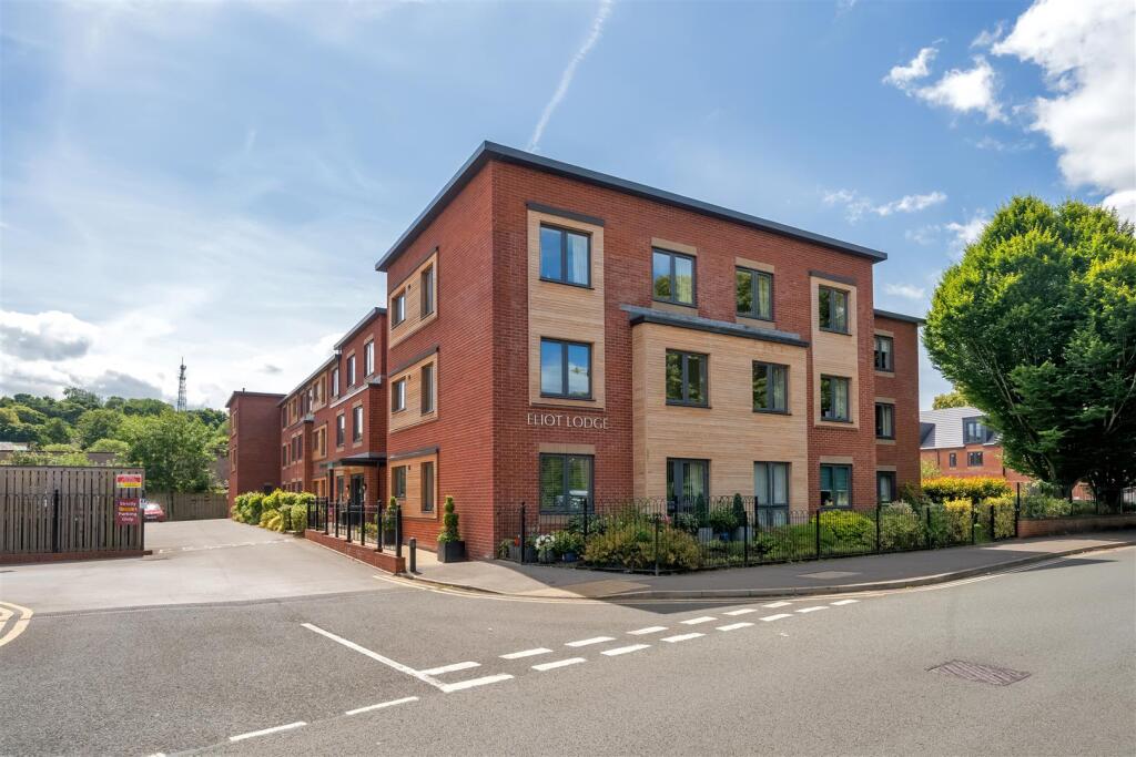 1-bed house on Eliot Lodge, Ashbourne, Derbyshire, £160,000