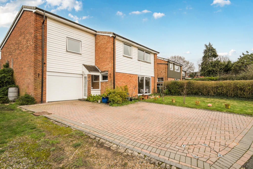 6 bed detached - Abshot Close, Fareham, PO14 4 image 3