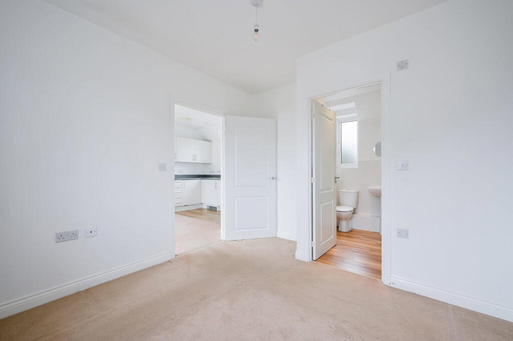 House in Tandridge, Holland, Oxted - View 3