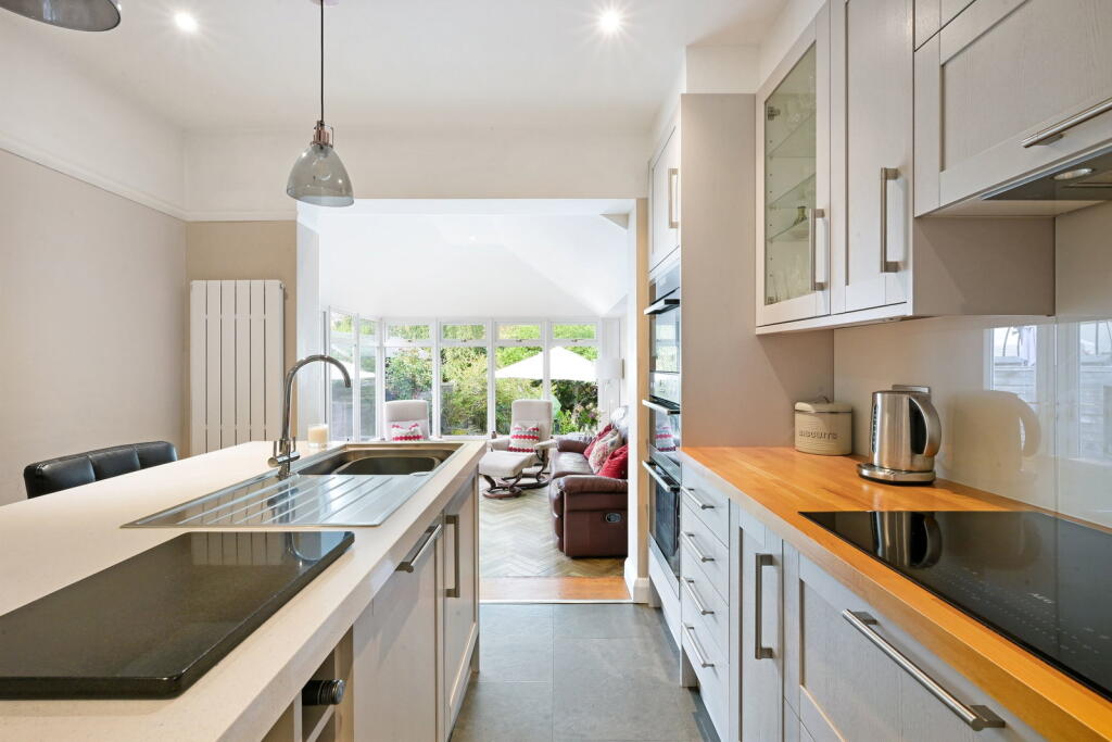 House in Redhill - View 5
