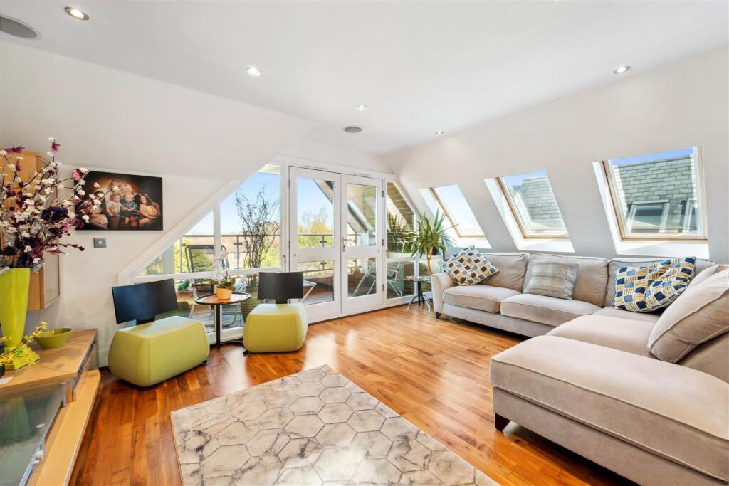 The Penthouse, Serenity, Moss Lane, Sale photo 2