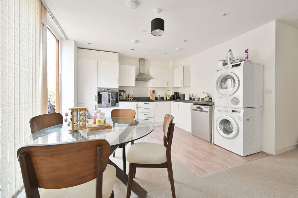 Hackworth Close, Watford, WD24 photo 2