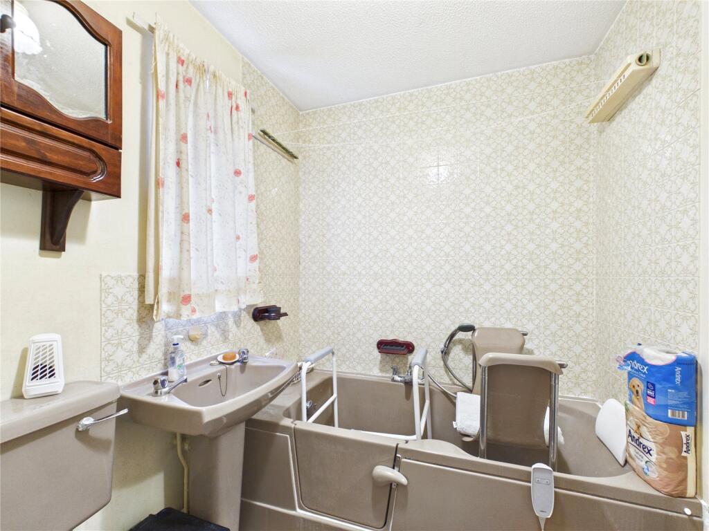 House in Tendring, Lawford - More