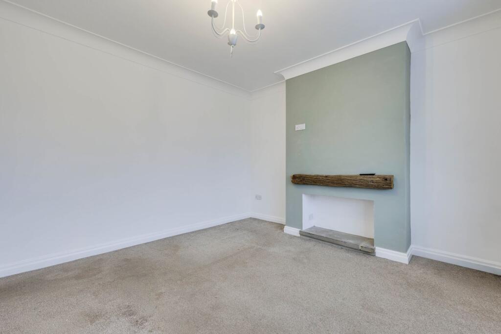 Harrogate Road, Rawdon, Leeds, West Yorkshire, LS19 photo 3