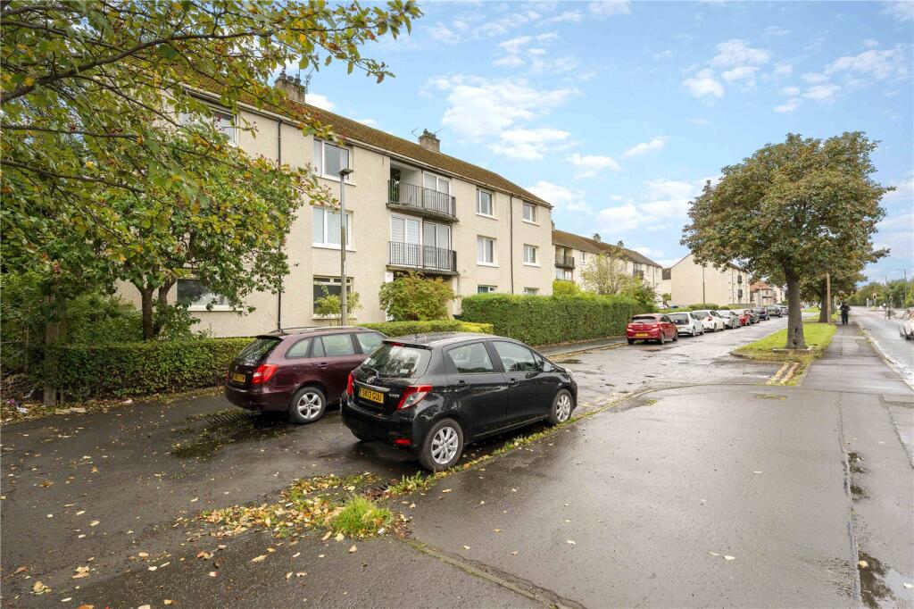 Apartment in Edinburgh, Drylaw - View 5