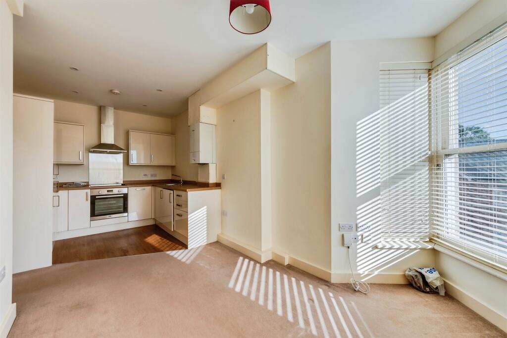 Apartment in Swindon - View 4