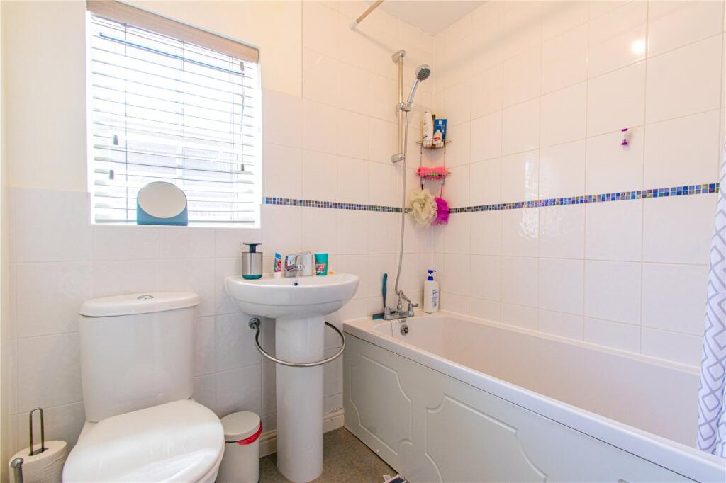 Rowlock Gardens, Hermitage, Thatcham, Berkshire, RG18 - More