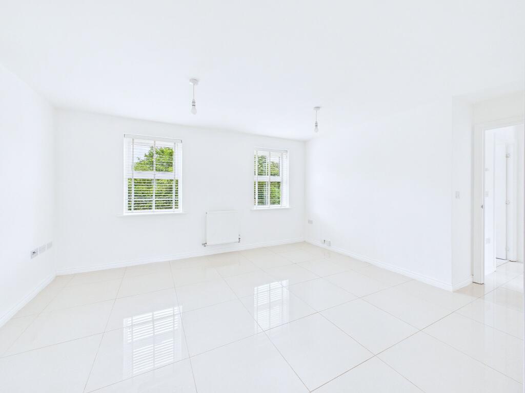 Delphinium Court, Eynesbury, St. Neots photo 3