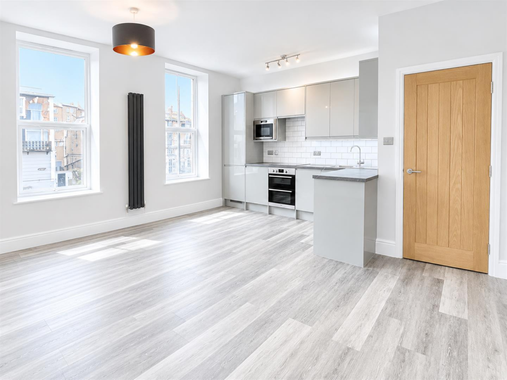 Apartment in Bristol - View 3