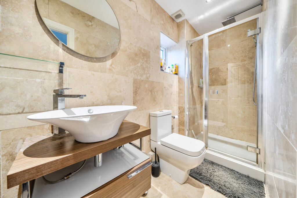 House in London - View 5