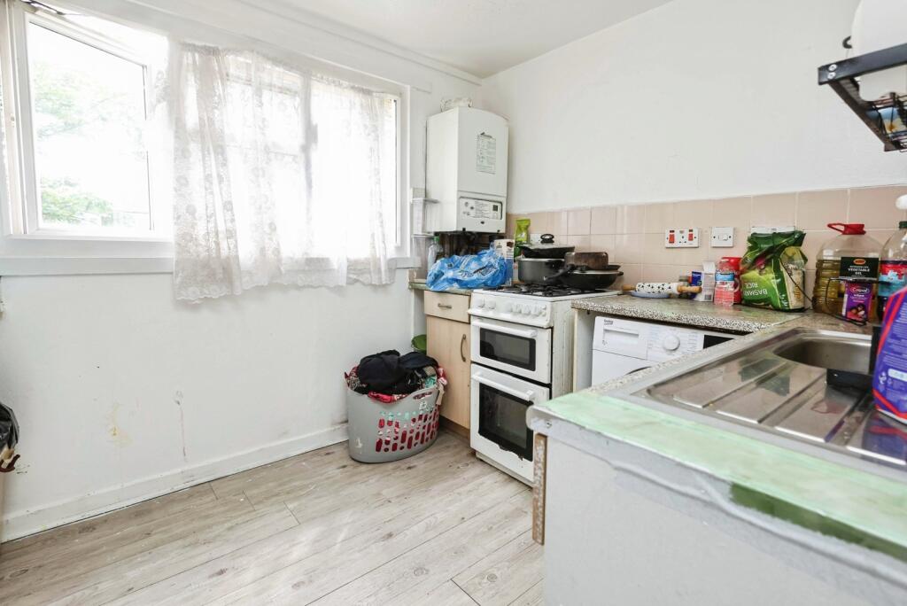 Apartment in Sandwell, West Midlands - View 3
