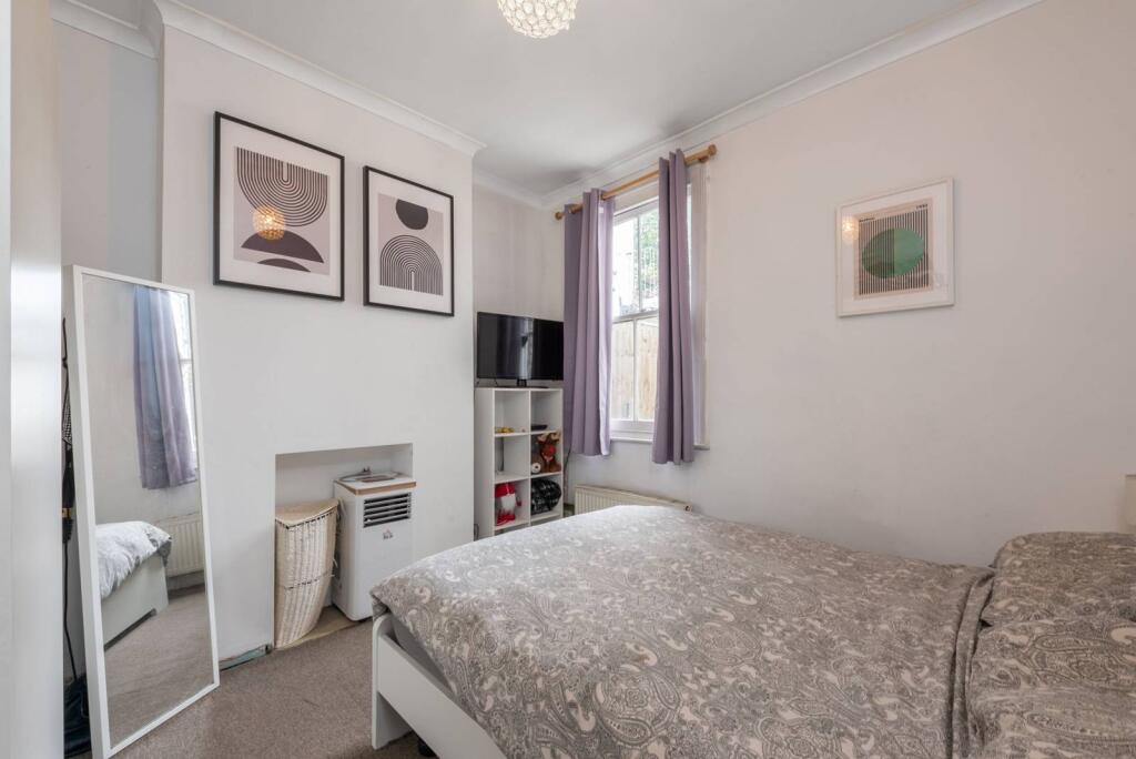 Main image of property: Oak Grove, Cricklewood, London, NW2