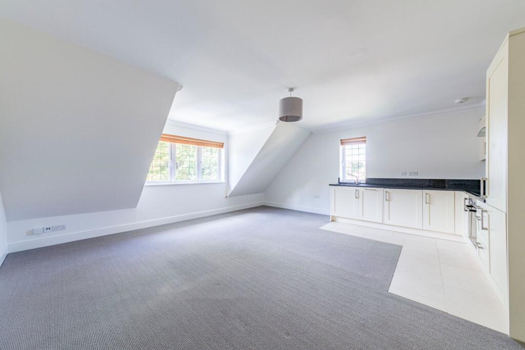 Apartment in Kingston upon Thames - View 3