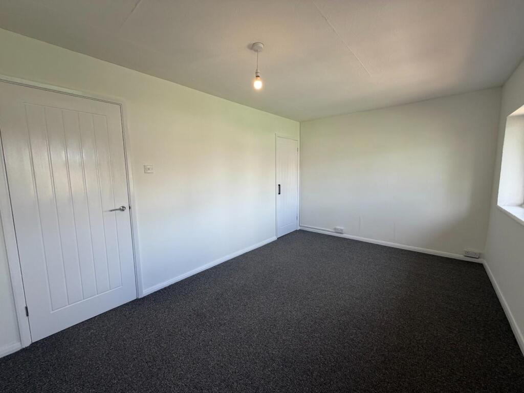 Apartment in Hardingstone, West Northamptonshire - More