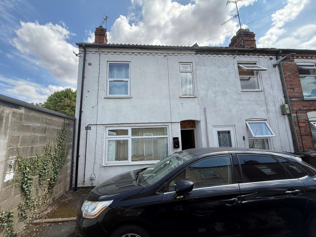 2-bed terraced on Lonsdale Place, Lincoln, LN5, £130,000