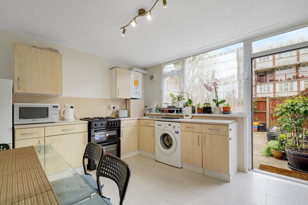 Hardie Close, London, NW10 photo 4