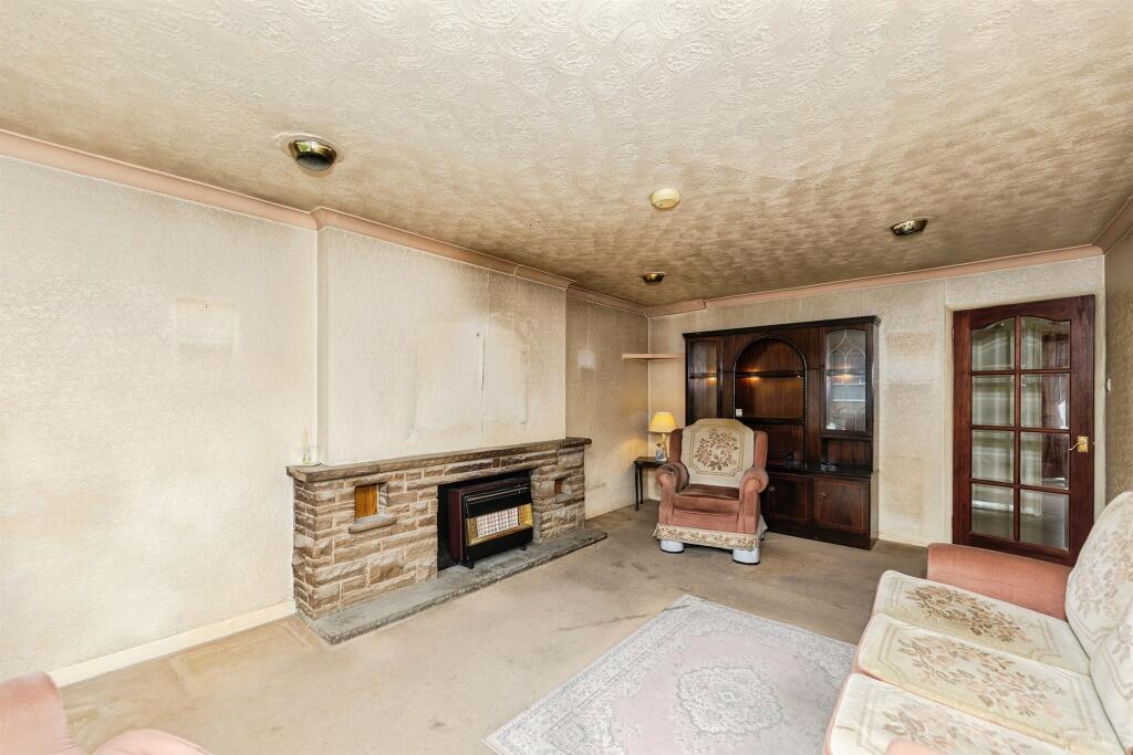 House in Leeds, Upper Green, Morley - More