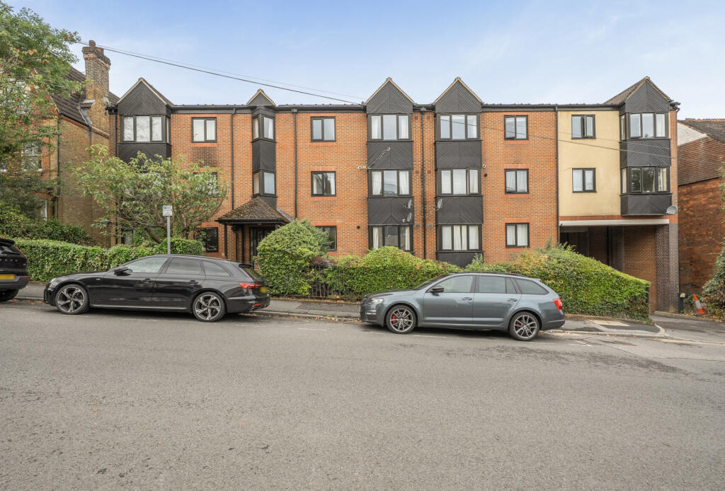 2-bed flat on Granville Road, Sevenoaks, Kent, TN13, £250,000