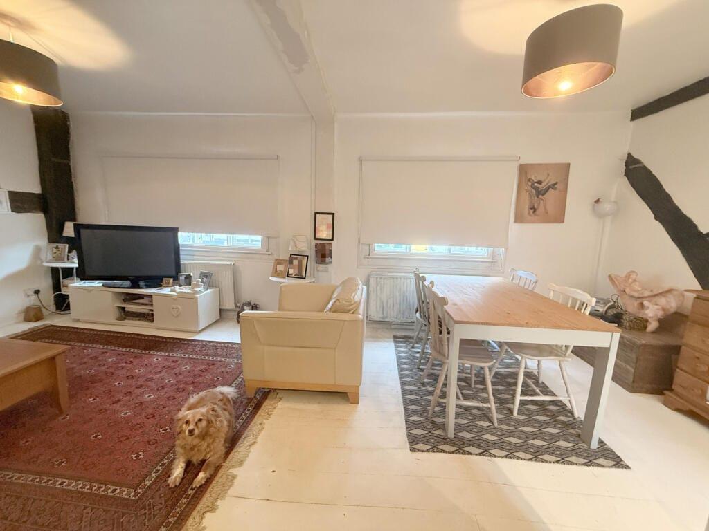 Apartment in Gloucester - View 4