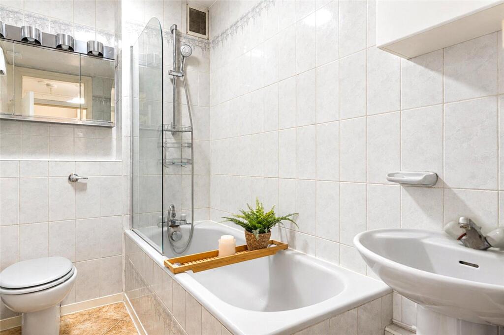Apartment in London - View 5