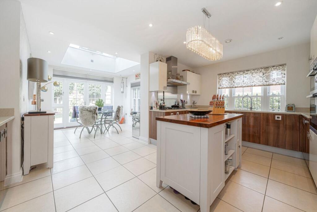 House in Elmbridge, Weybridge - View 4