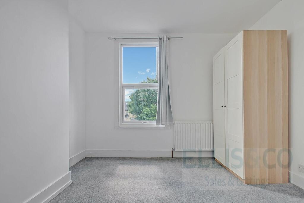 Apartment in London, Hanwell - View 5