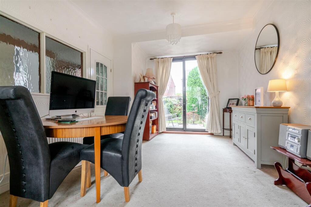 House in Leigh, Hooten Gardens, Bedford - More