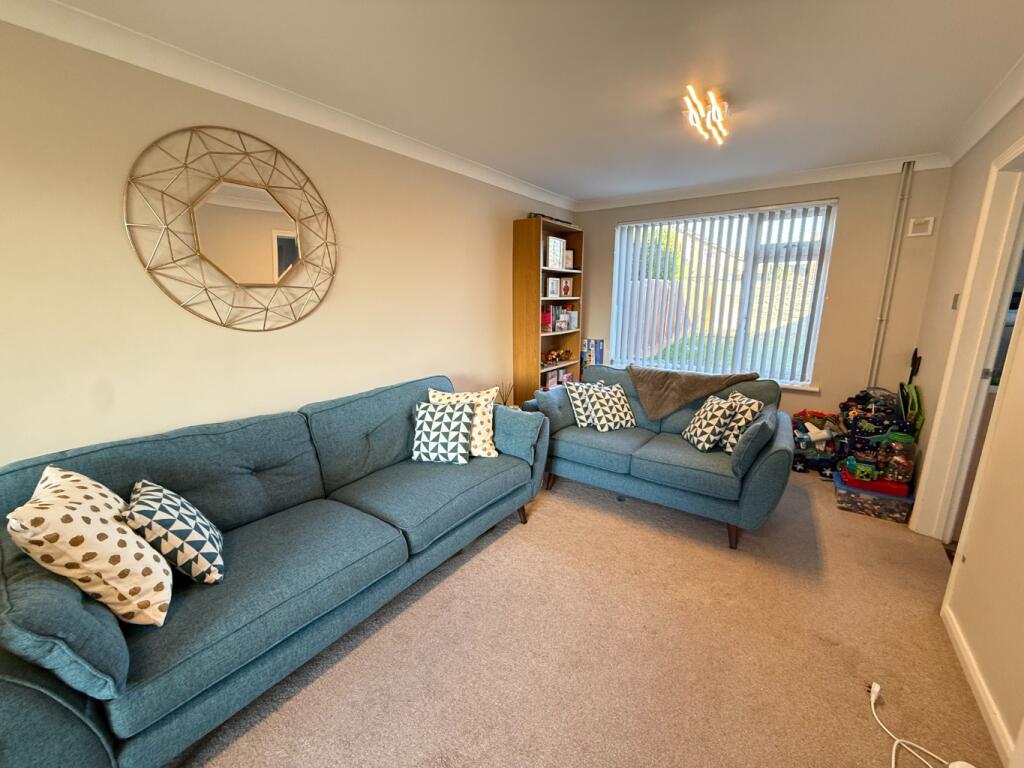 House in Houghton Regis, Central Bedfordshire - View 2