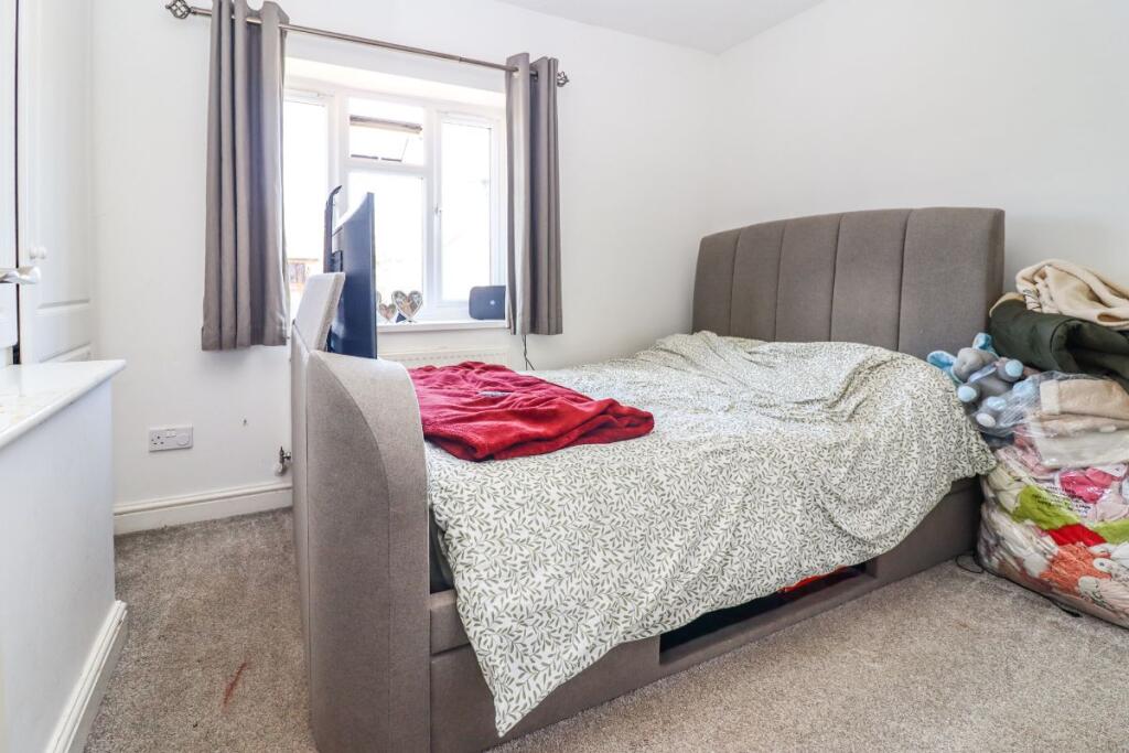 House in Milton Keynes, Bedford - More