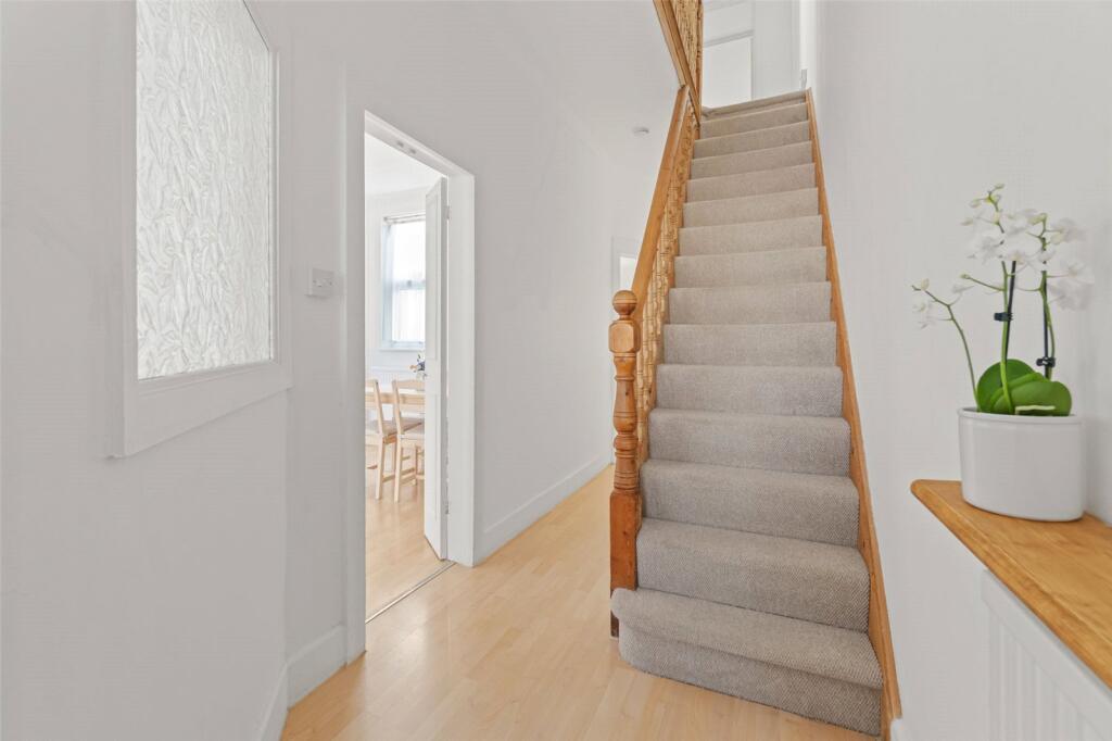 House in London, Hampton Hill - View 4