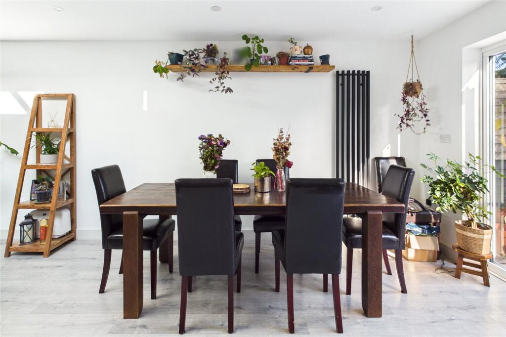 House in Croydon - View 4
