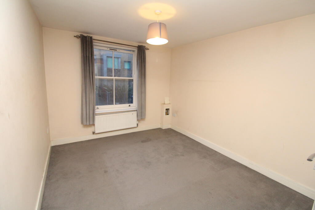 Apartment in Gravesham, Milton - View 5