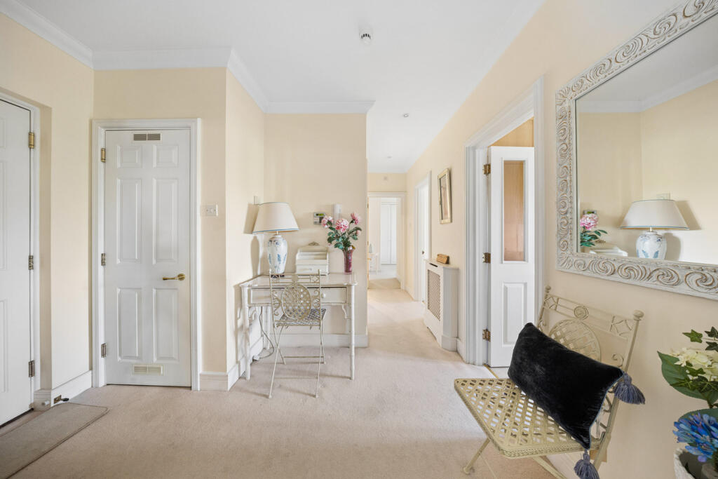 Apartment in Guildford - View 5