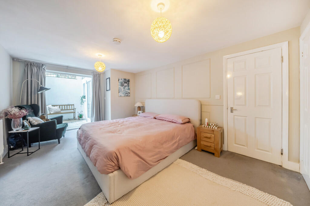 Apartment in London - More