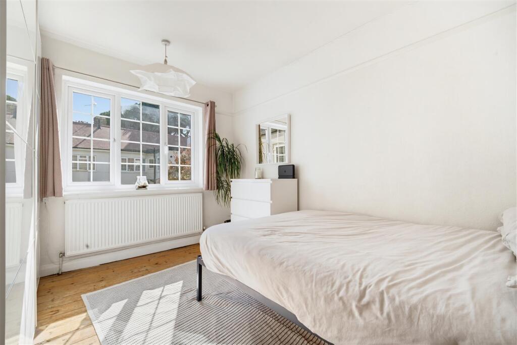 Apartment in London - View 5