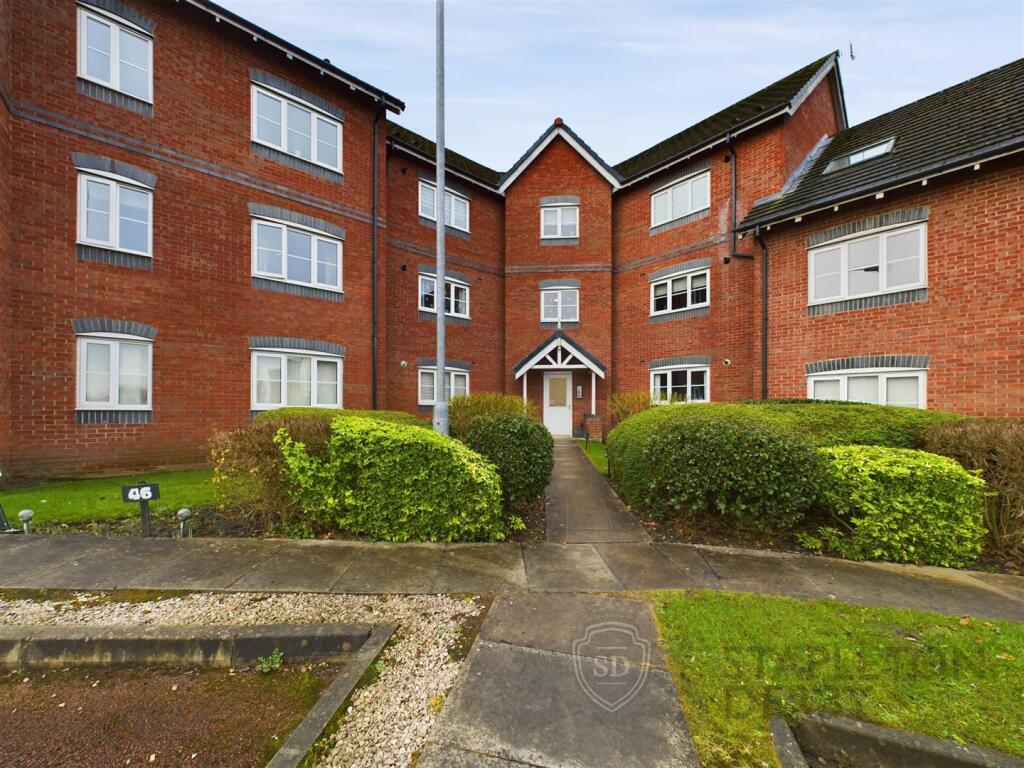 2-bed flat on Delph Hollow Way, St. Helens, £88,000