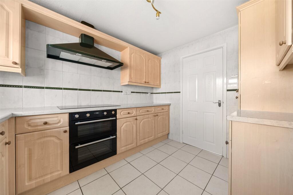 House in Bracknell, Hanworth - View 5