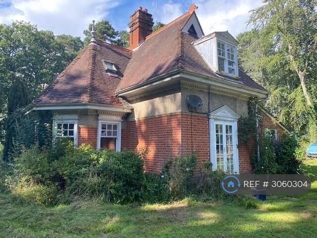 House in Binfield, Bracknell Forest - View 3