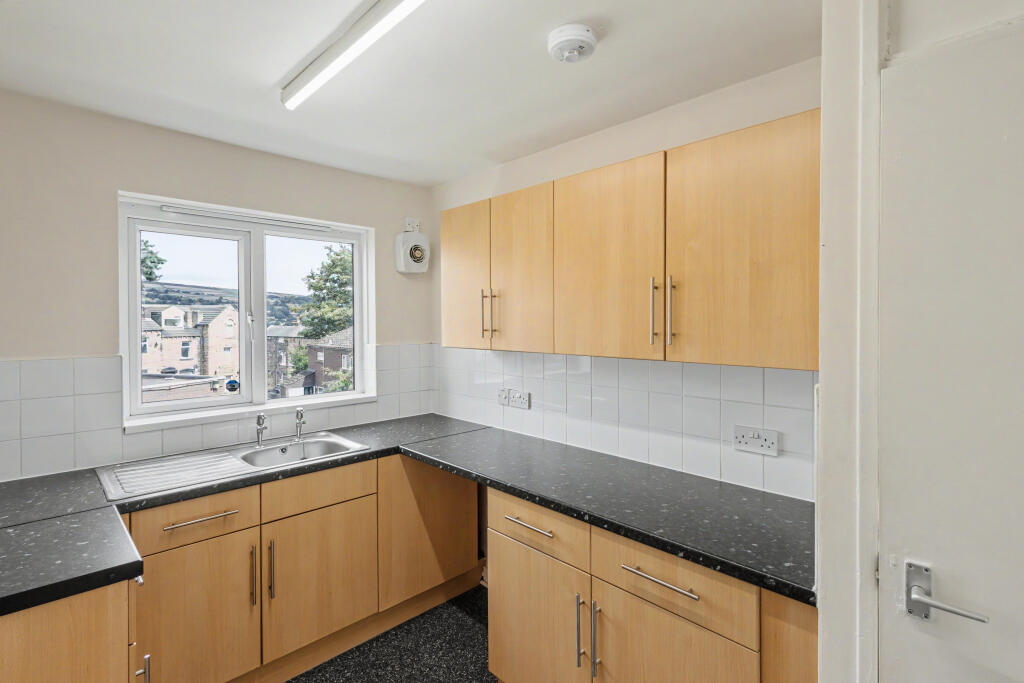 Apartment in Bradford - View 4